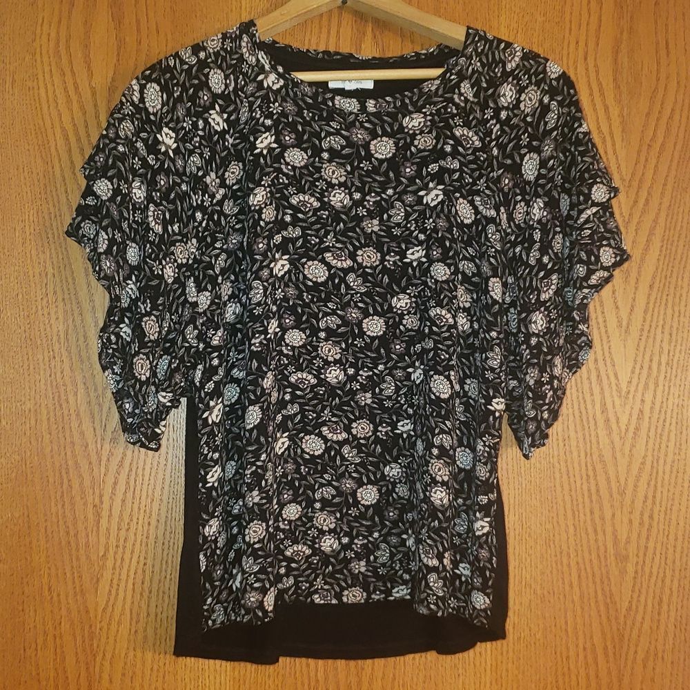 Cute Maurices Flowy Floral Top Ruffle Sleeves Sz M